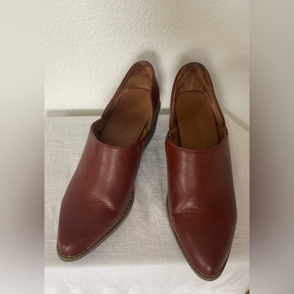 Soft vegan leather slip on booties by Cynthia Rowly - Picture 2 of 5